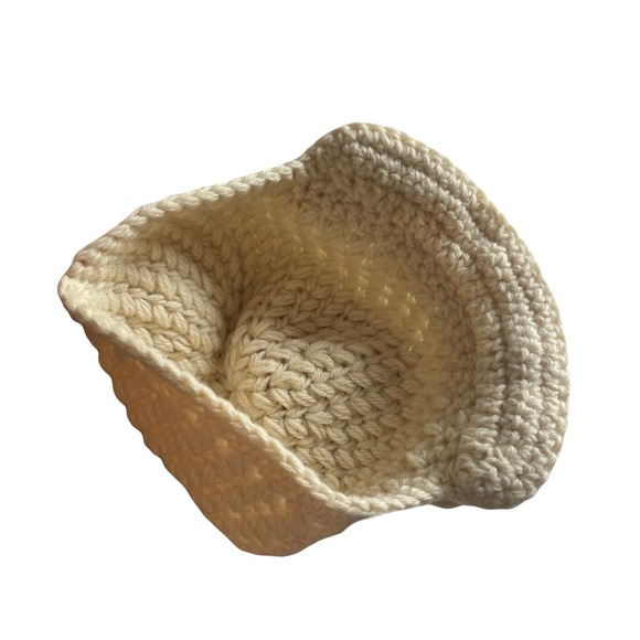 Pom Pom wool hat with brim (no takes) - Picture 3 of 3